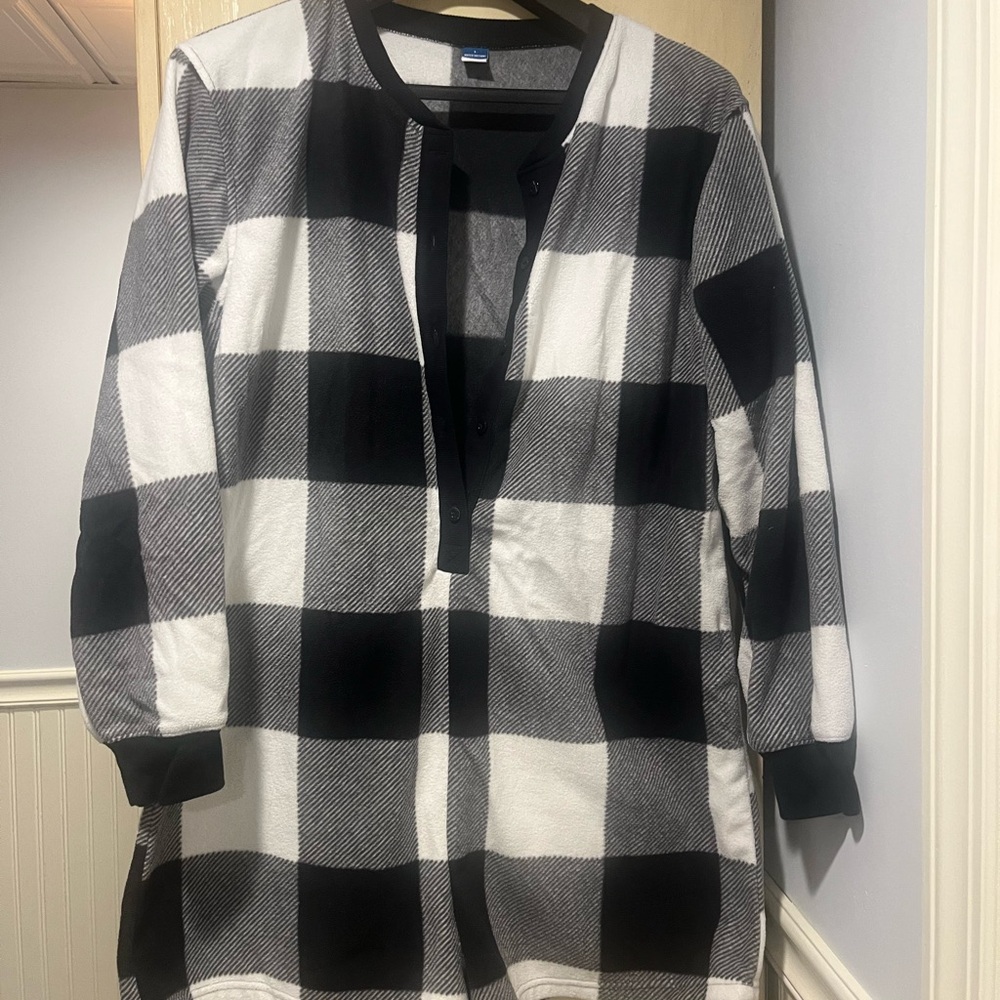 Old Navy Black and White Plaid Onesie shorts PJ’s